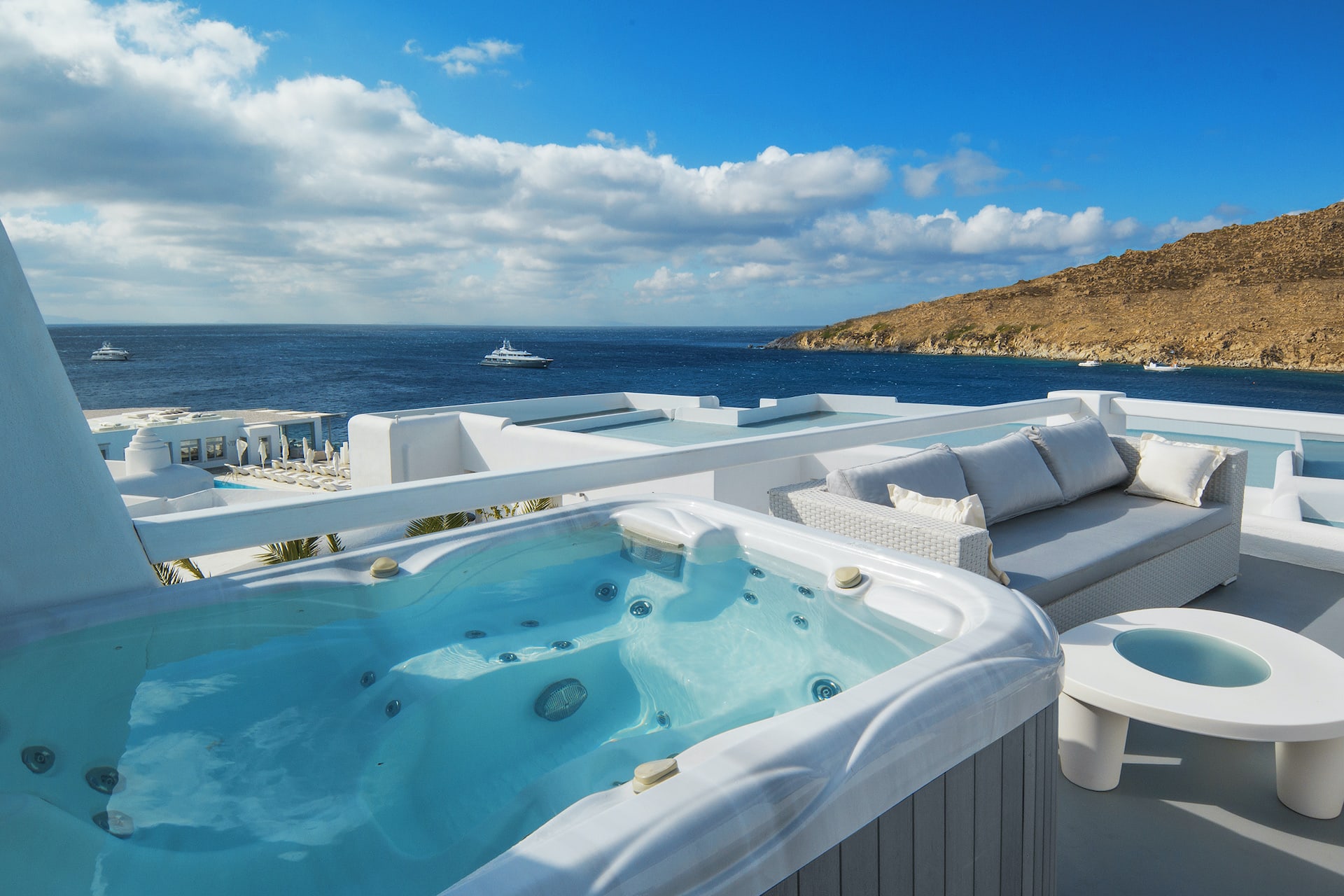 Outdoor Jacuzzi Classic Room
