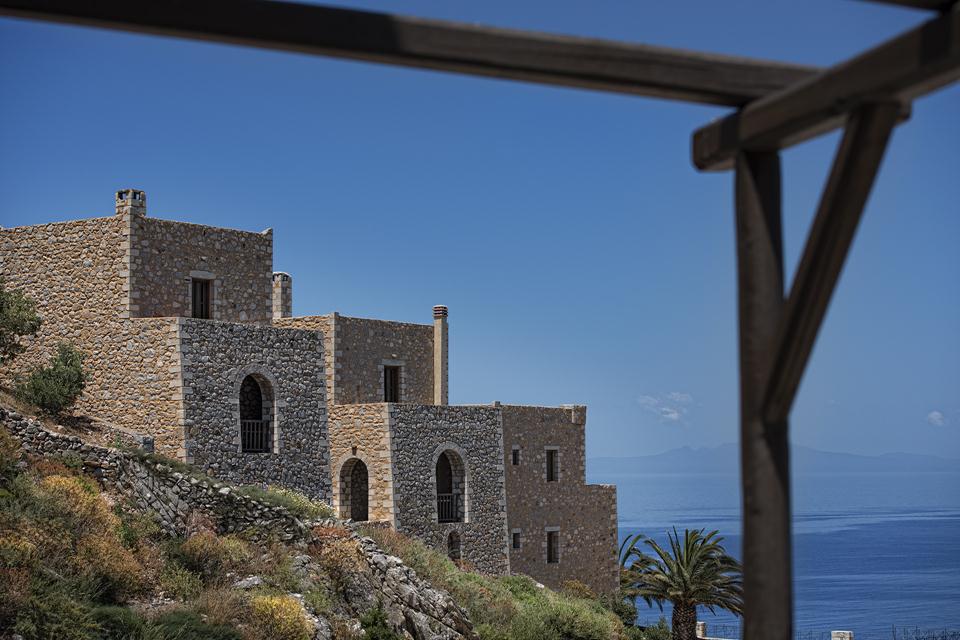 Limeni - exterior